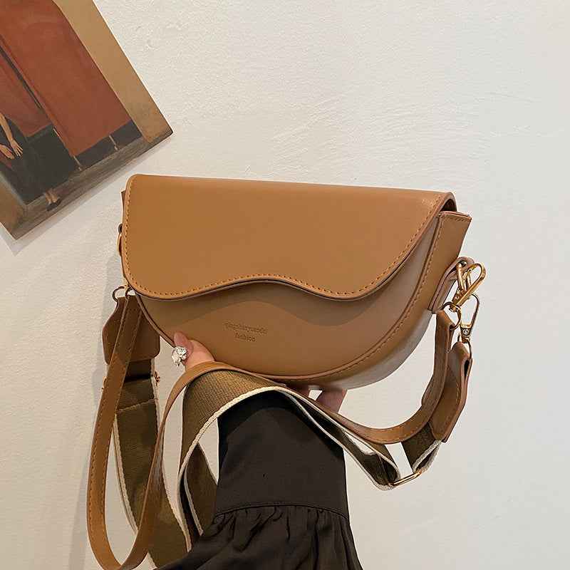 Simple Casual Shoulder Underarm Bag Niche Fashion Trendy Crossbody Saddle Bag for Women