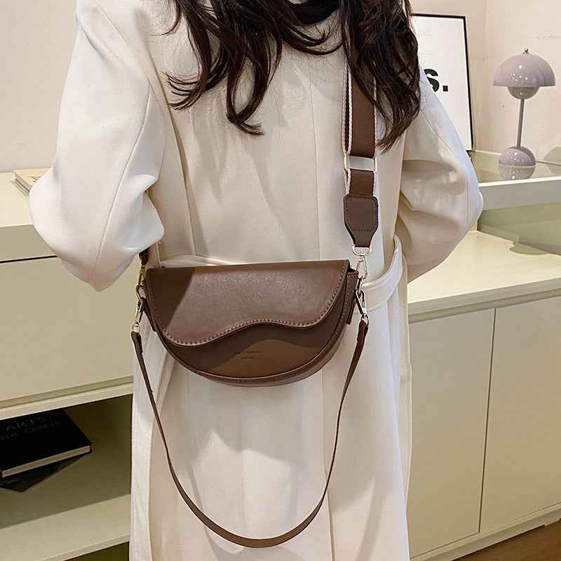 Simple Casual Shoulder Underarm Bag Niche Fashion Trendy Crossbody Saddle Bag for Women