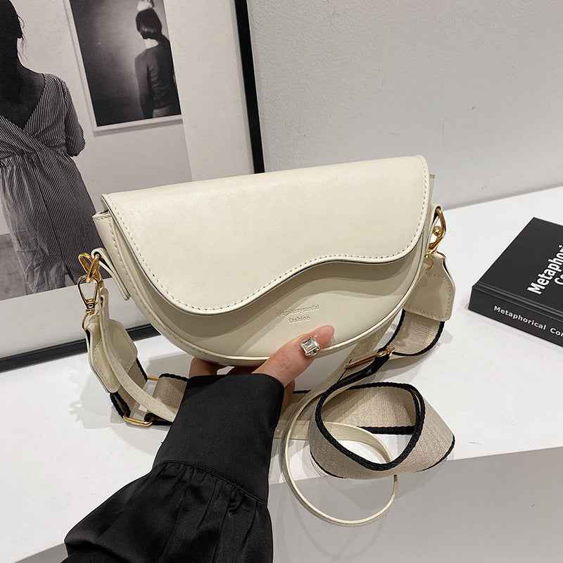 Simple Casual Shoulder Underarm Bag Niche Fashion Trendy Crossbody Saddle Bag for Women