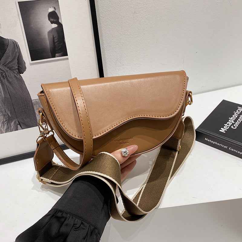 Simple Casual Shoulder Underarm Bag Niche Fashion Trendy Crossbody Saddle Bag for Women