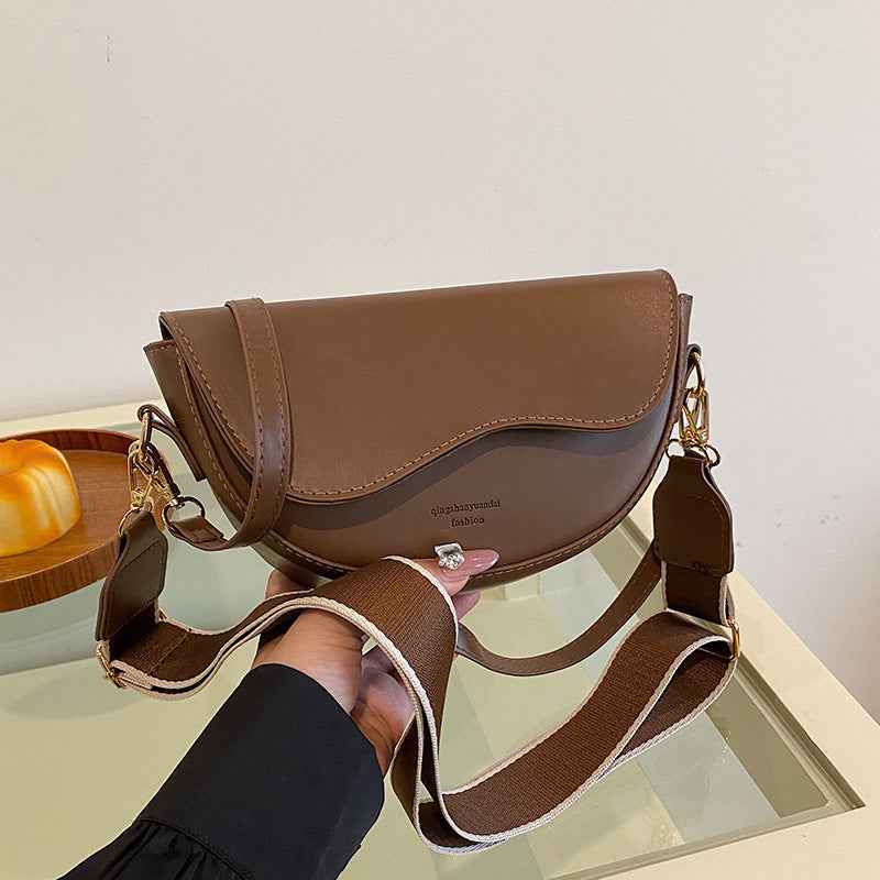 Simple Casual Shoulder Underarm Bag Niche Fashion Trendy Crossbody Saddle Bag for Women