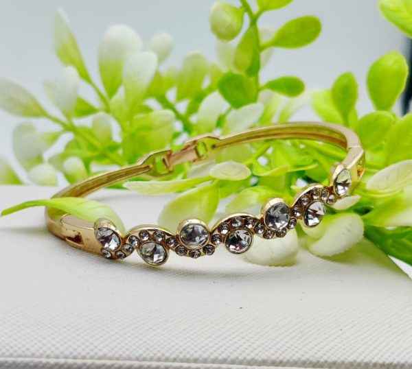 Enchanting Imported Adjustable Crystal Bracelet For Effortless Elegance