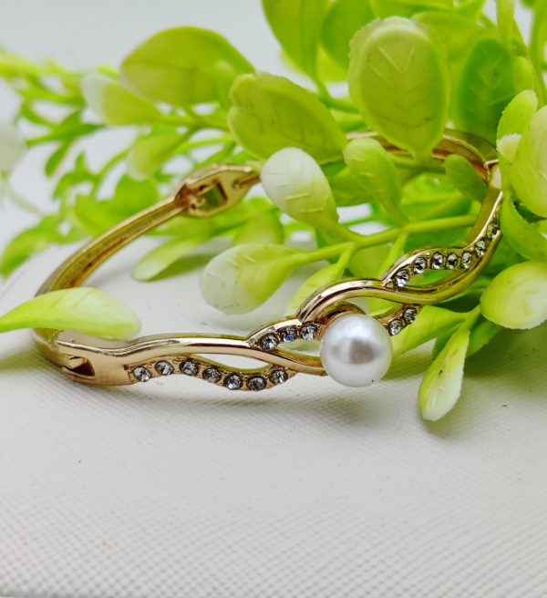 Graceful Adjustable Bracelet With Dazzling Pearl Accent – Imported Elegance | Best Quality Artificial Bracelet For Girls & Women