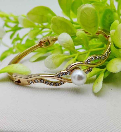 Graceful Adjustable Bracelet With Dazzling Pearl Accent – Imported Elegance | Best Quality Artificial Bracelet For Girls & Women